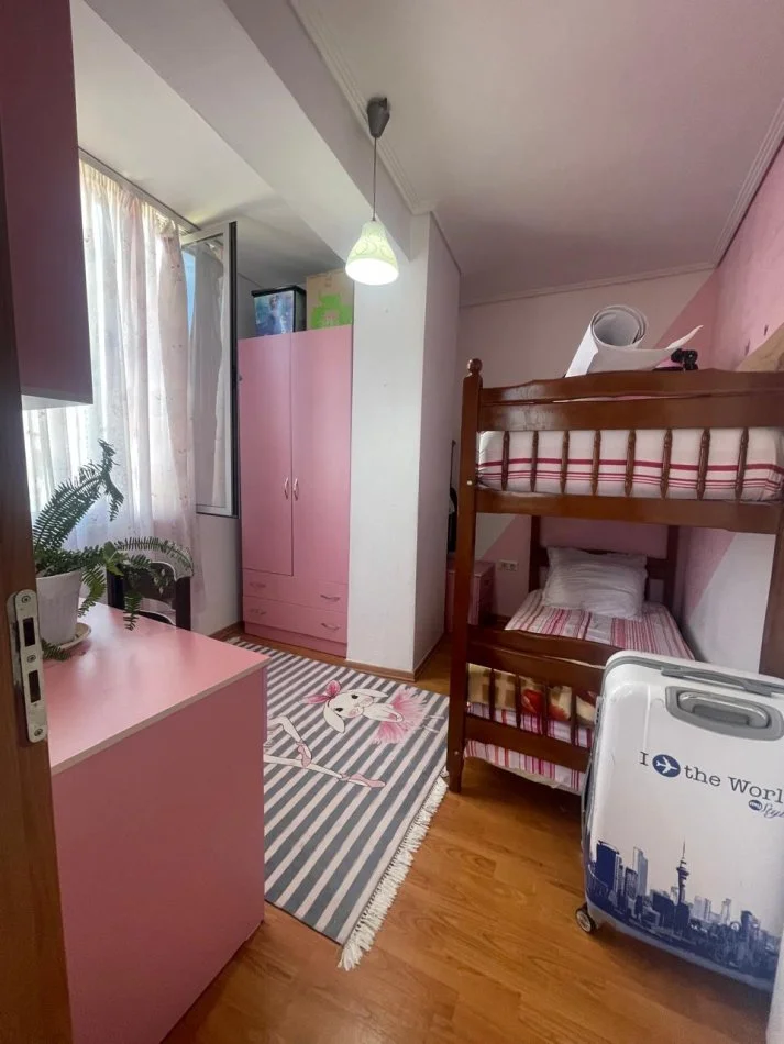 Tirane, jepet me qera apartament 2+1+Ballkon Kati 8, 68 m² 400 € 