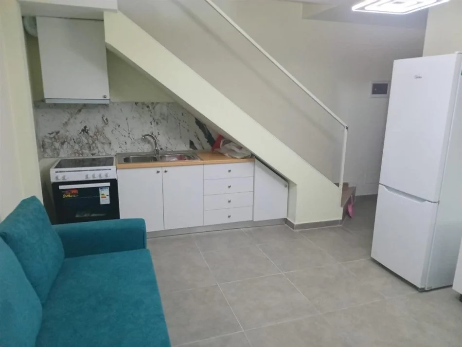 Tirane, jepet me qera apartament duplex Dublex Kati 1, 70 m² 400 € (Xhamia Selite)