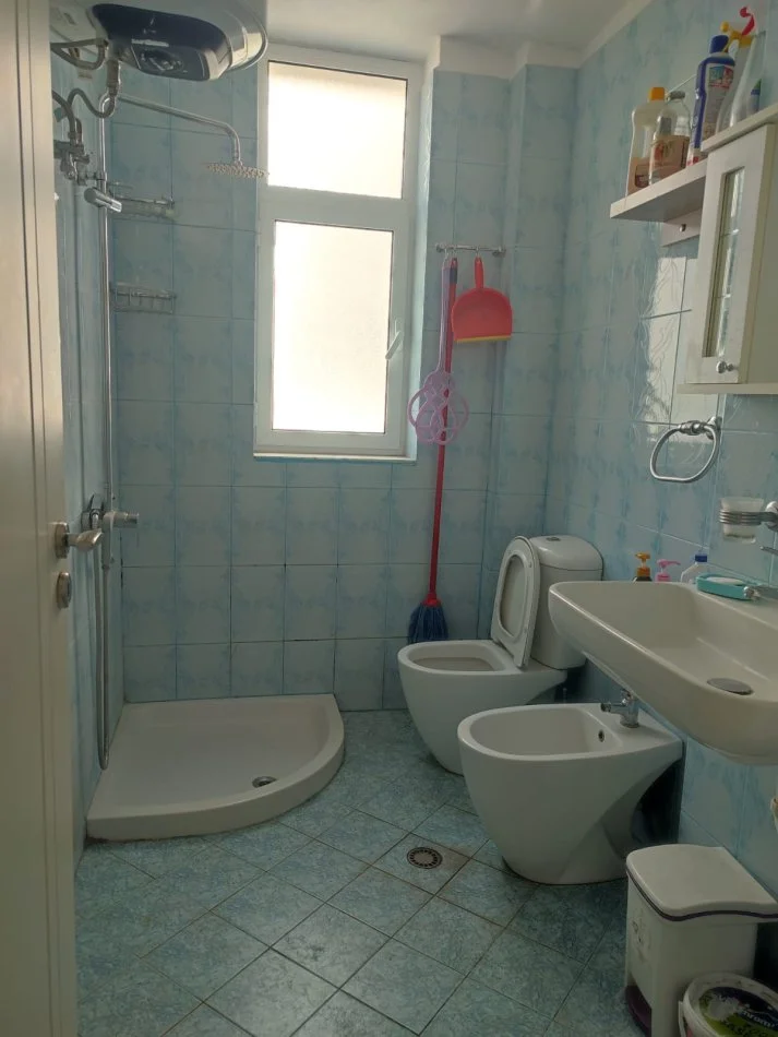 Tirane, shitet apartament 2+1+Ballkon Kati 3, 68 m² 140.000 € (Ne Vasil Shanto, prane KESH)