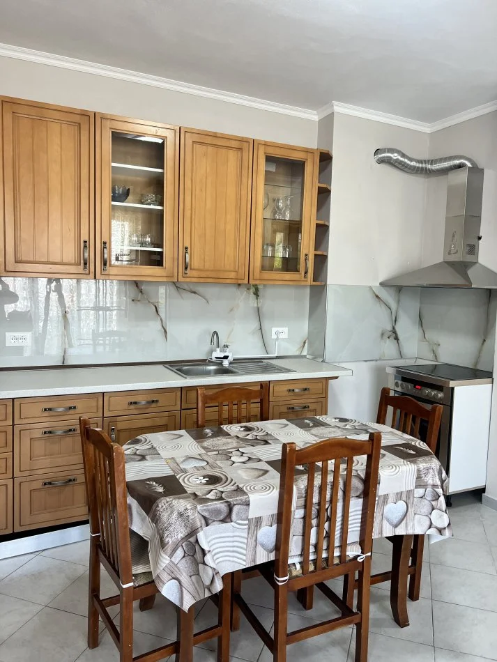 Durres, jepet me qera apartament 2+1+Aneks+Ballkon , 100 m² 70 € (Iliria durres)