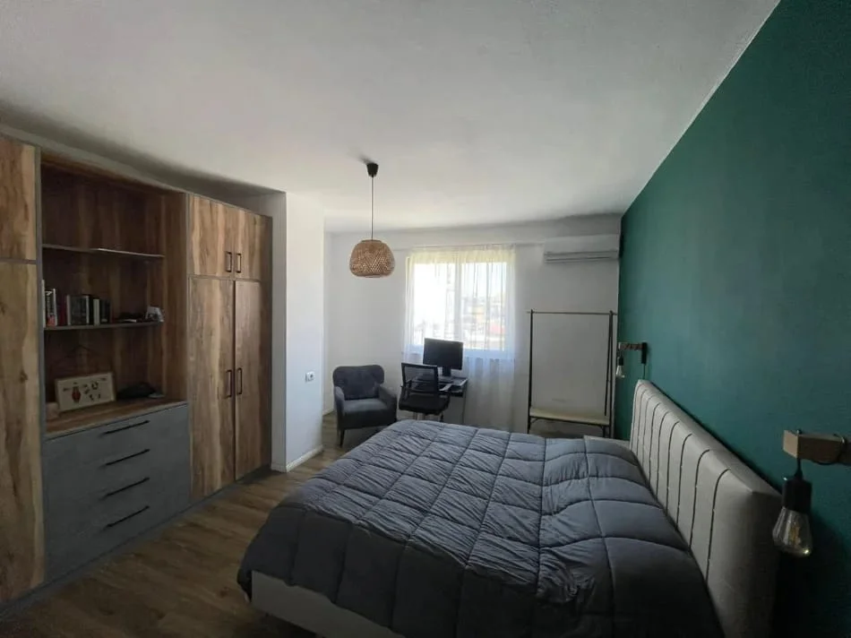 Tirane, jepet me qera apartament 1+1 Kati 4, 65 m² 650 € (Rruga e Dibres)