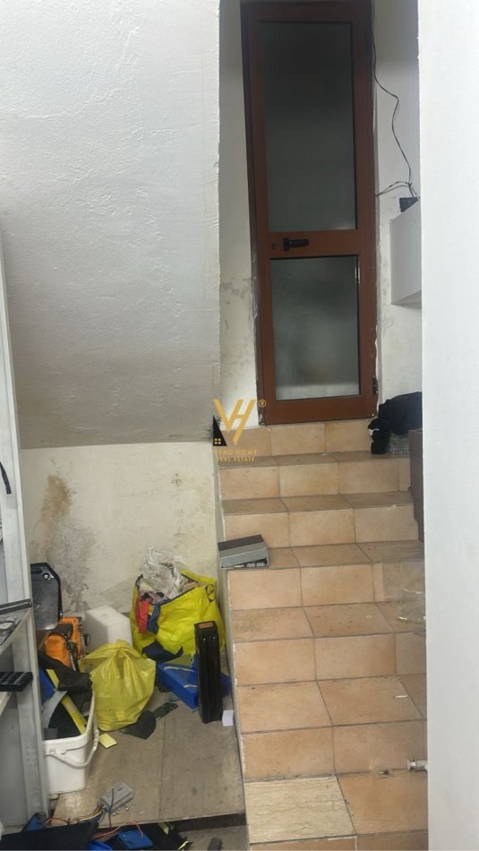 Tirane, jepet me qera magazine Kati -1, 60 m² 400 € (ISH EKSPOZITA)