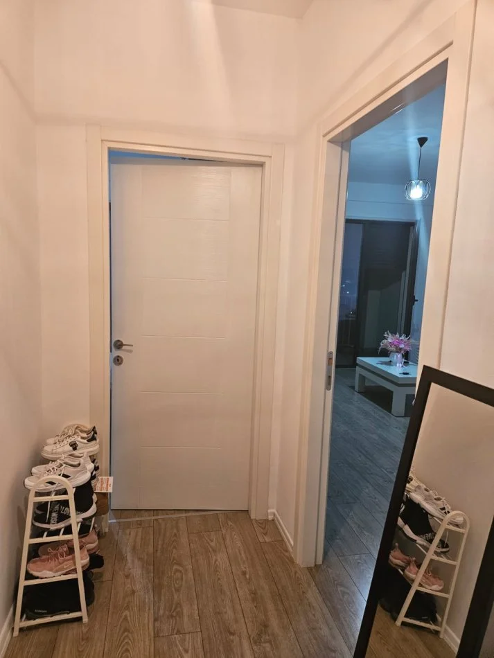 Tirane, jepet me qera apartament 1+1+Ballkon Kati 6, 60 m² 500 €