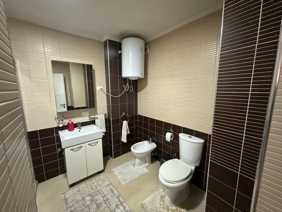 Tirane, jepet me qera 2+1 Kati 3, 98 m² 500 € (Astir Bulevardi Migjeni)