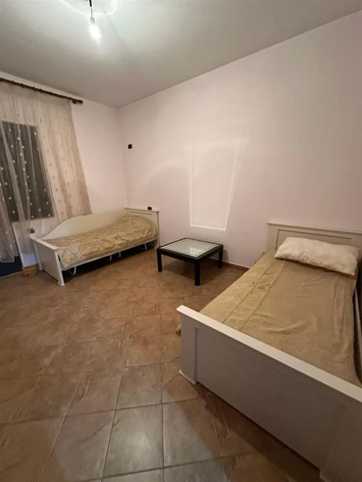 Tirane, jepet me qera apartament 2+1 Kati 3, 120 m² 400 € (Selite