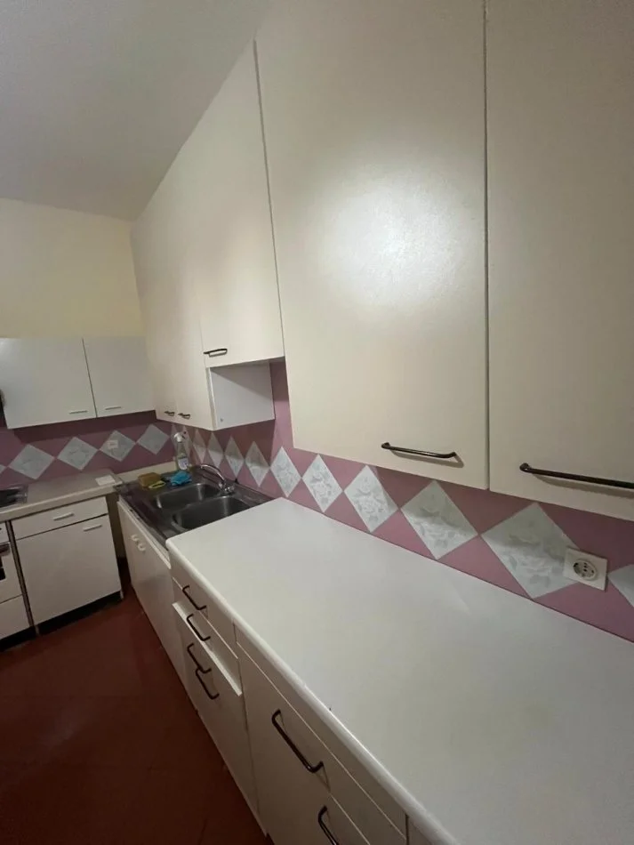 Tirane, jepet me qera zyre Kati 2, 130 m² 840 € (andon Zako Cajupi)