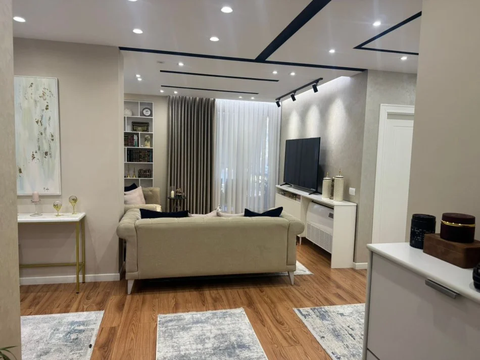 Tirane, shitet apartament 3+1+2 Poste parkimi Kati 4, 131 m² 300.000 €