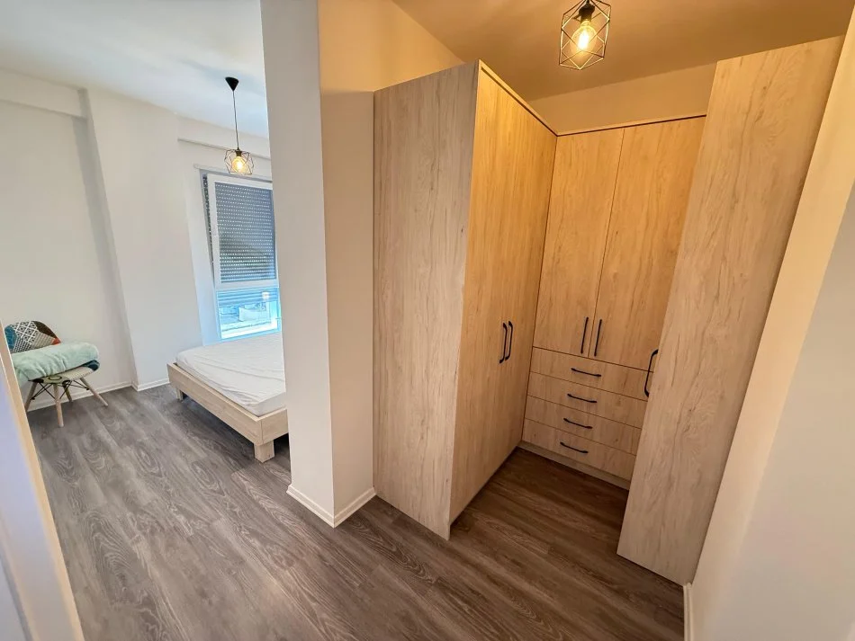 Tirane, jepet me qera apartament 1+1 Kati 3, 58 m² 600 € (Fillimi i rruges se dibres)