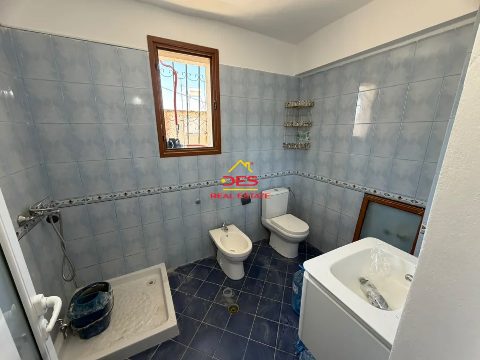 Vlore, jepet me qera apartament 1+1 Kati 2, 70 m² 300 € (Rruga Sali Bedini)