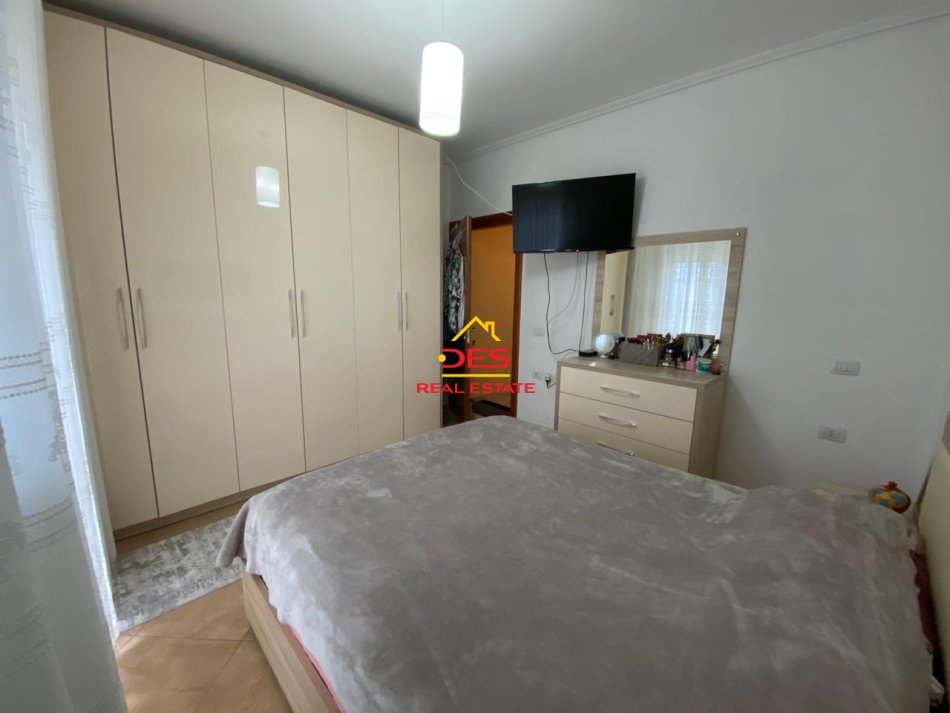 Vlore, jepet me qera apartament 3+1+Ballkon Kati 7, 153 m² 600 € (Rruga Sadik Zotaj)