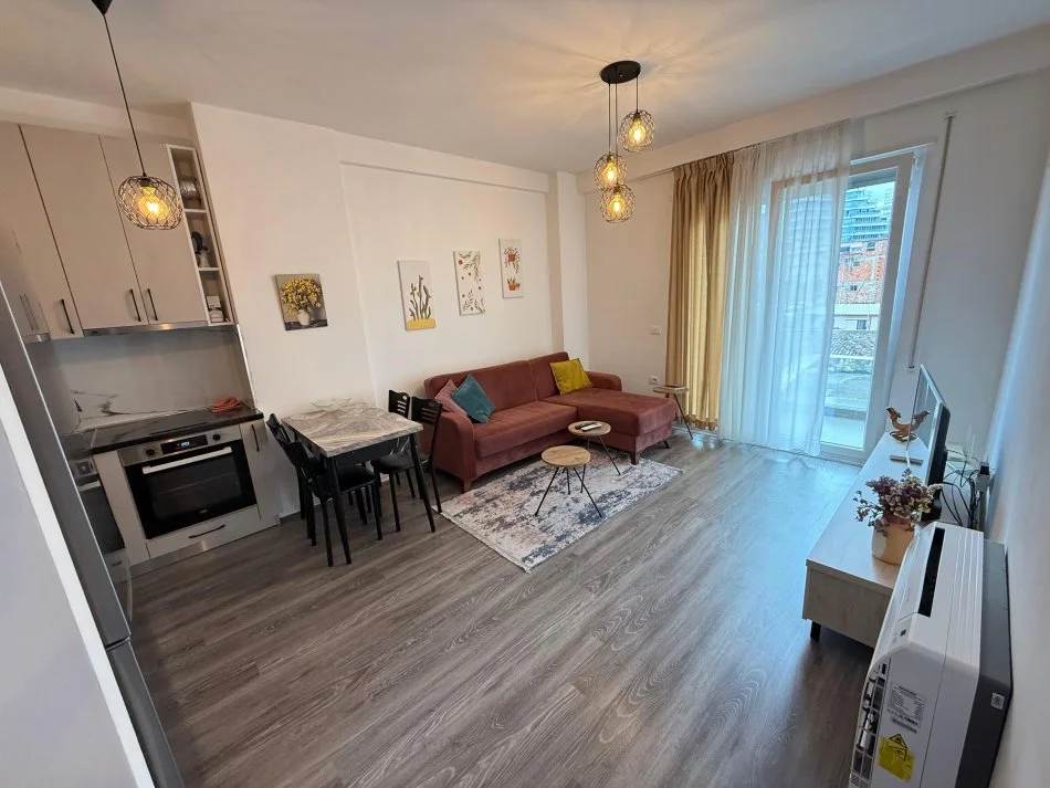 Tirane, jepet me qera apartament 1+1 Kati 3, 56 m² 600 € (Fillimi i Rruges se dibres)