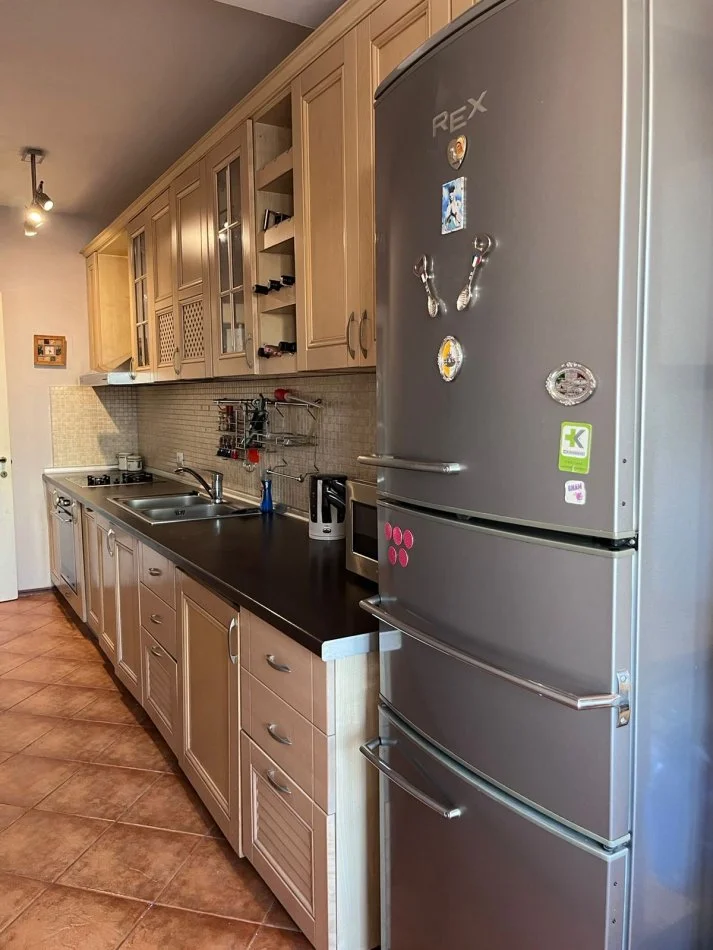 Tirane, jepet me qera apartament 2+1+Ballkon Kati 5, 120 m² 800 € (Rruga e Elbasanit)