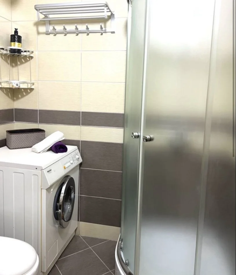 Tirane, jepet me qera apartament 1+1 Kati 1, 60.000 € (Te Xhamia)