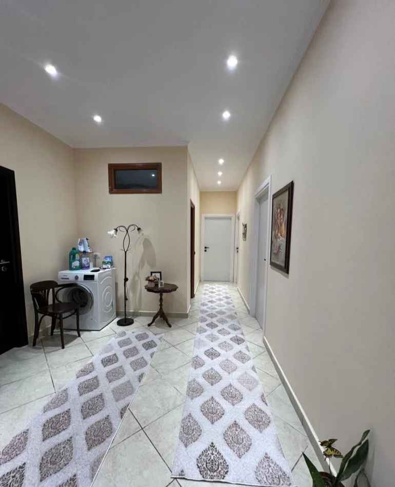 Tirane, jepet me qera apartament 2+1 Kati 1, 90 m² 500 € 