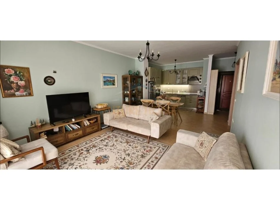 Shitet, Apartament 1+1, Yzberisht, Tiranë.