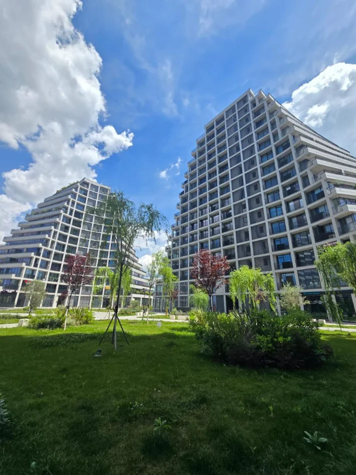 Tirane, shitet apartament 3+1 , 166 m² 