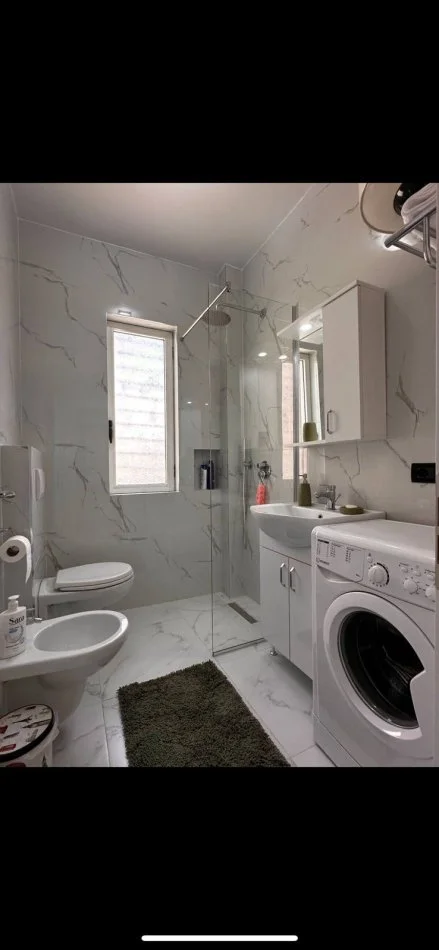 Tirane, jepet me qera apartament 1+1+Ballkon Kati 2, 50 m² 700 € (Shkolla Vasil Shanto)