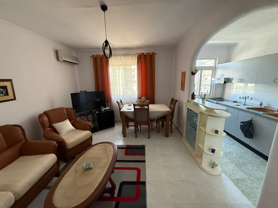 Tirane, jepet me qera apartament 1+1 Kati 3, 60 m² 400 € (Ali Demi)