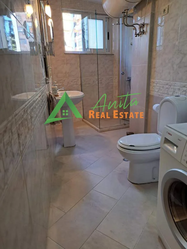 Tirane, jepet me qera apartament 1+1+Ballkon Kati 2, 67 m² 550 € (Qender)