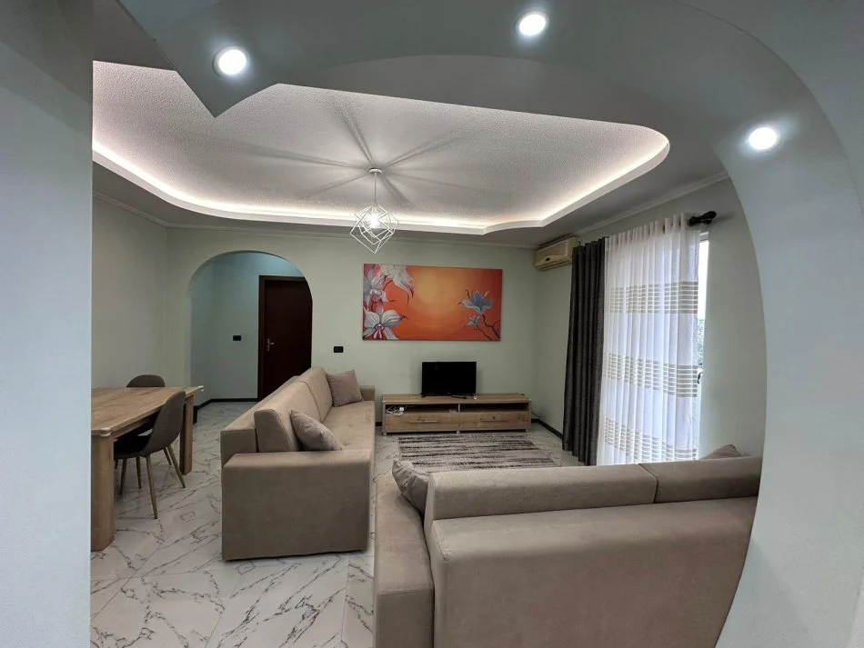 Tirane, jepet me qera apartament 1+1+Ballkon Kati 10, 73 m² 650 € (Tirana e Re)