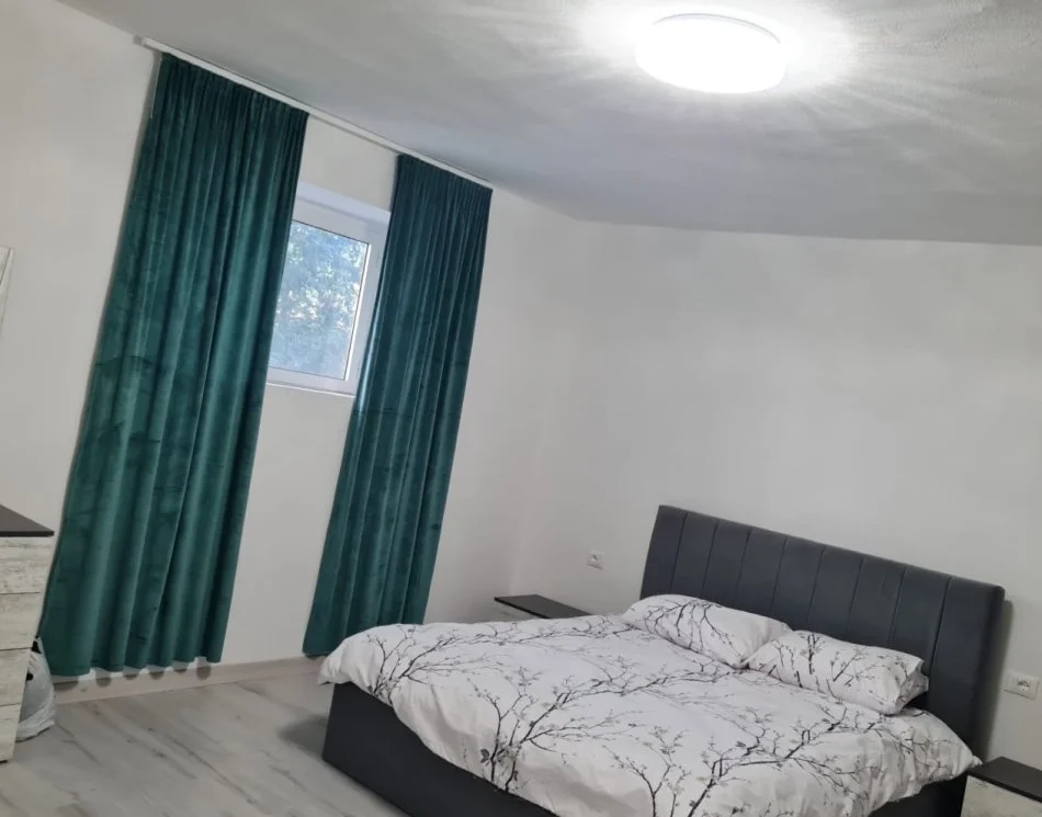 Tirane, jepet me qera apartament 2+1+Ballkon Kati 3, 120 m² 900 € (Blloku)
