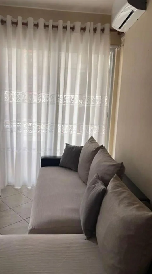 Tirane, jepet me qera apartament 1+1+Ballkon Kati 2, 65 m² 550 € 
