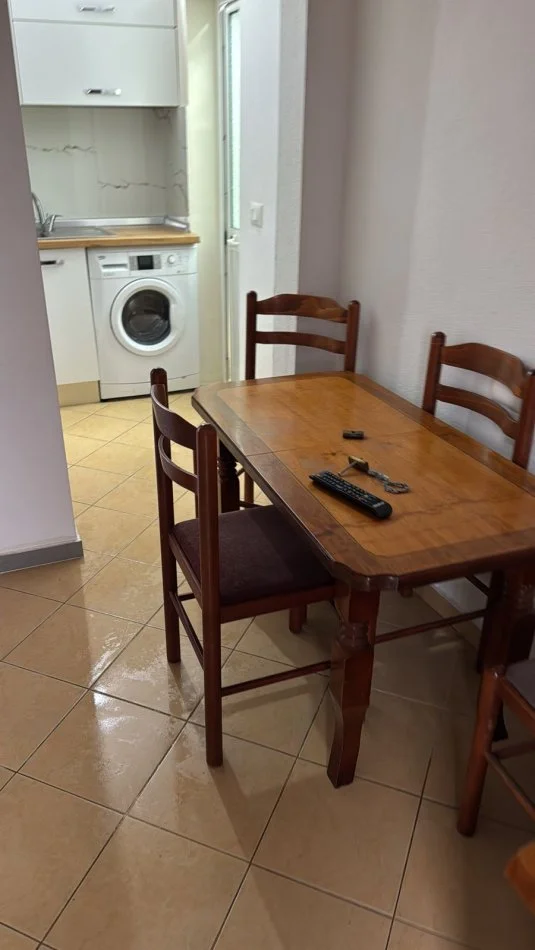 Tirane, jepet me qera apartament Kati 2, 350 € (Don Bosko pas Fiordi di Bosko)