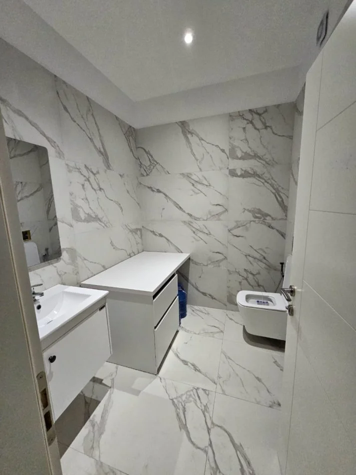 Tirane, jepet me qera ambjent biznesi Kati 0, 200 m² 2.500 € 