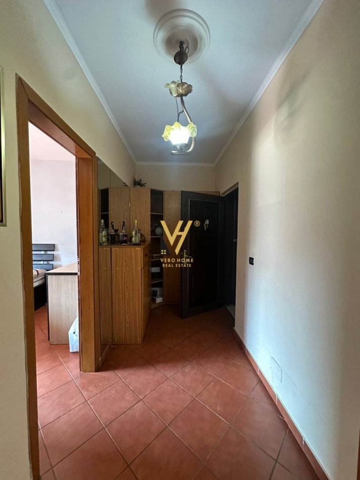 Tirane, shitet apartament 2+1+Ballkon Kati 4, 117 m² 215.000 € (NISHARAKU)
