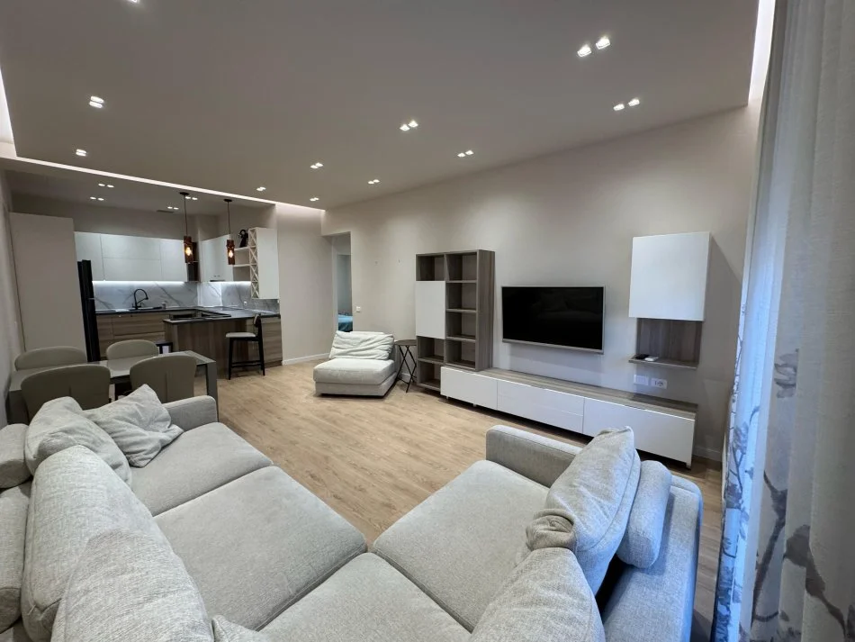 Tirane, jepet me qera apartament 2+1 Kati 3, 117 m² 1.200 € (Liqeni i thate)