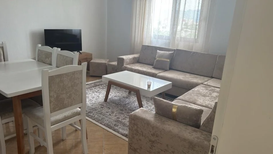 Tirane, jepet me qera apartament 2+1+Ballkon Kati 2, 105 m² 400 € 