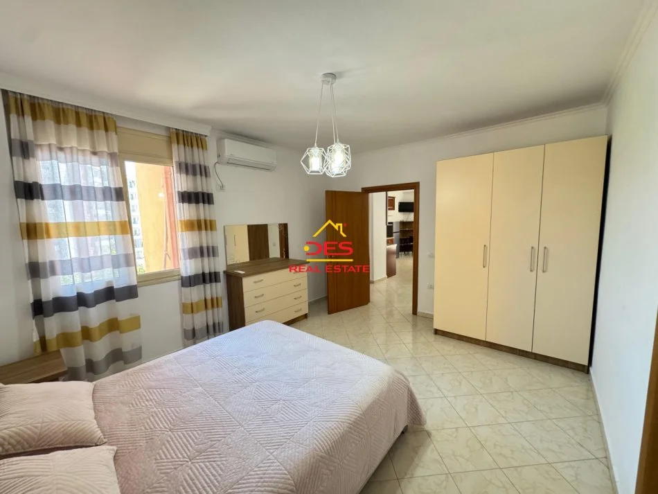 Vlore, jepet me qera apartament 2+1+Ballkon Kati 5, 110 m² 500 € (Rruga Çamëria)