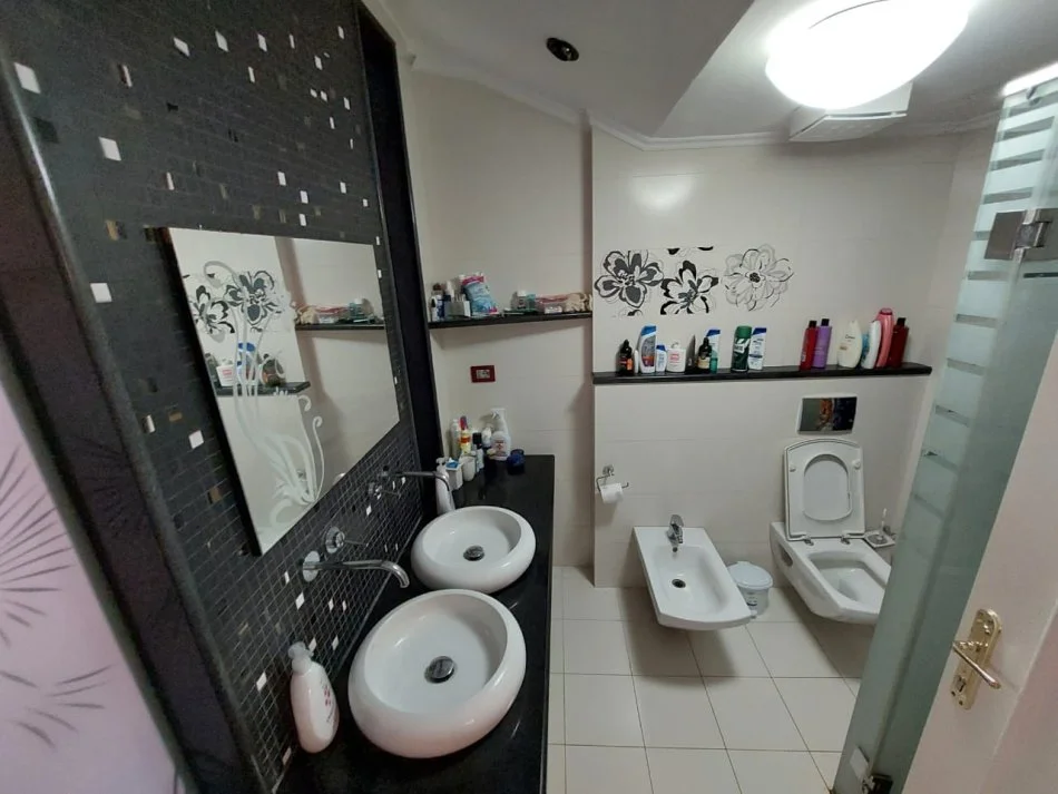 Tirane, shes Apartament 2+1+2+Verande  Kati 5, 133 m² OKAZION 210.000 € (Rezidenca Kodra e Diellit)