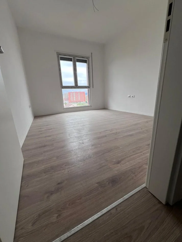 Tirane, shitet apartament 2+1+Ballkon Kati 6, 110 m² 99.000 € (Kamez)