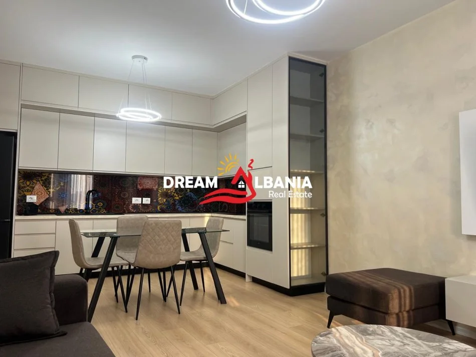 Tirane, jepet me qera apartament 1+1 , 70 m² 750 € (Jordan Misja)