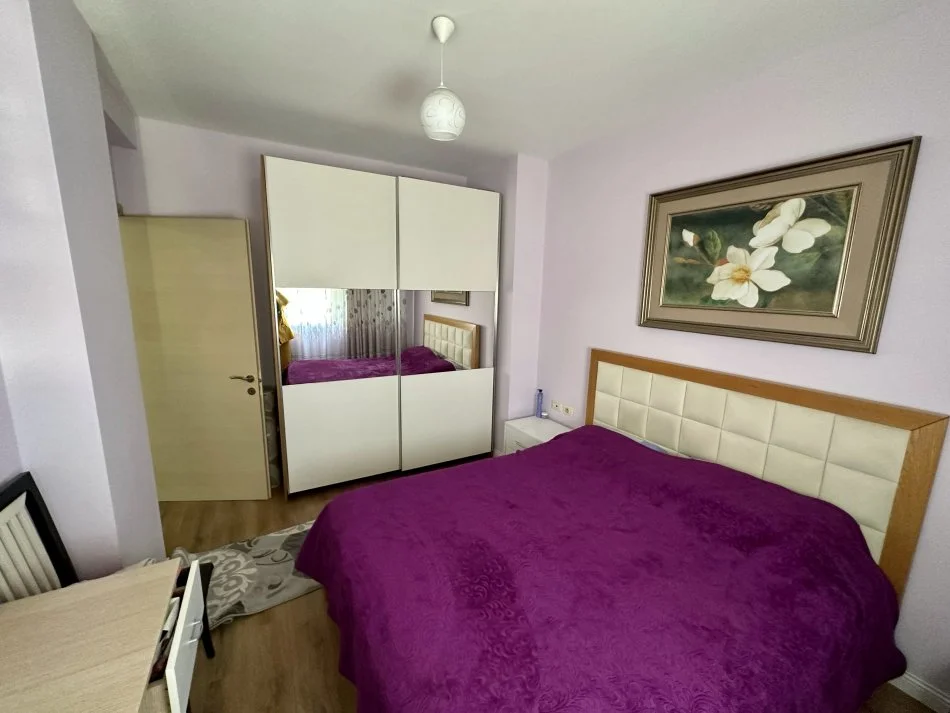 Tirane, jepet me qera apartament 2+1+Ballkon Kati 8, 97 m² 500 € (Rruga Thoma Koxhaj)