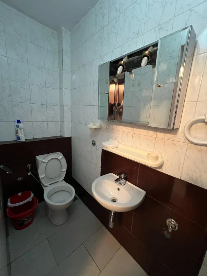 Tirane, jepet me qera apartament 3+1+Ballkon Kati 5, 115 m² 800 € (Pranë Shkollës Edith Durham)