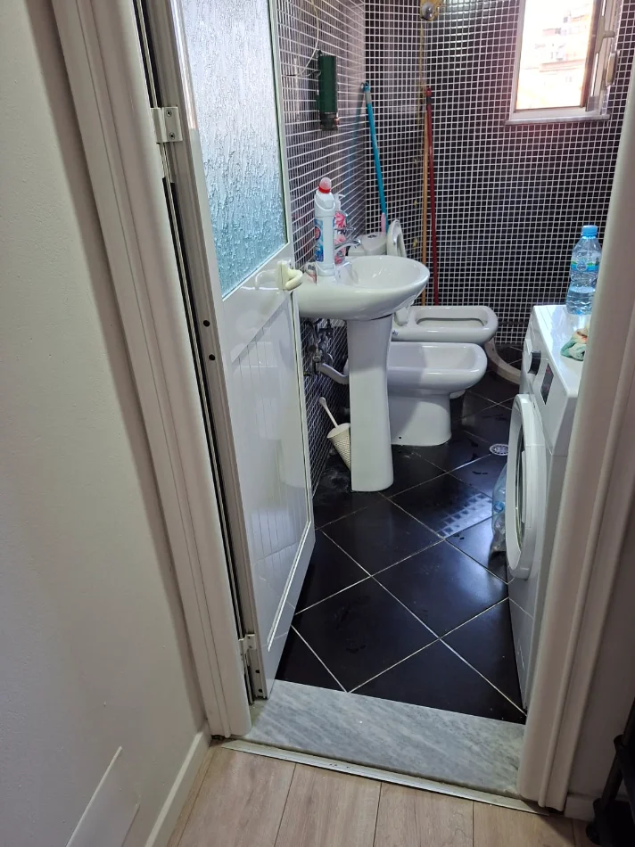 Tirane, jepet me qera apartament 2+1+Ballkon Kati 5, 76 m² 650 € (Ura e Tabakëve)
