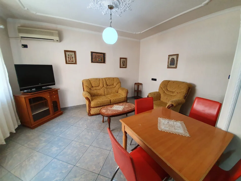 Tirane, jepet me qera apartament 1+1 Kati 5, 60 m² 550 € (Myslym Shyri)