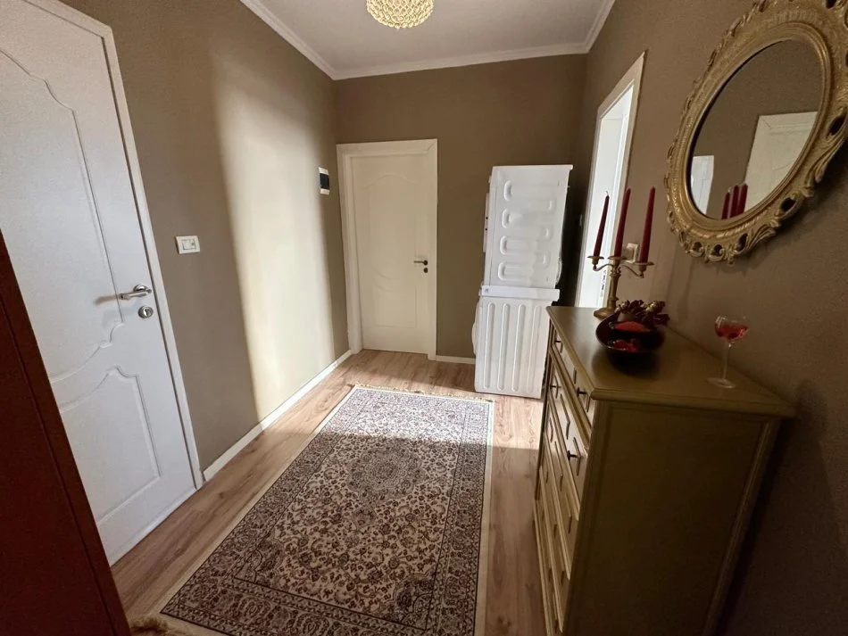 Tirane, shitet apartament 1+1+Ballkon Kati 5, 63 m² 108.000 € (Ish Parku)