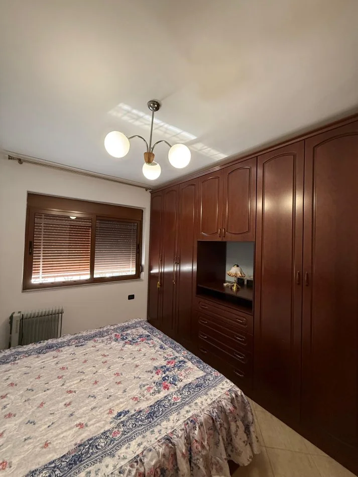 Vlore, jepet me qera apartament 1+1+Ballkon , 350 € (Albano dhe Romina)