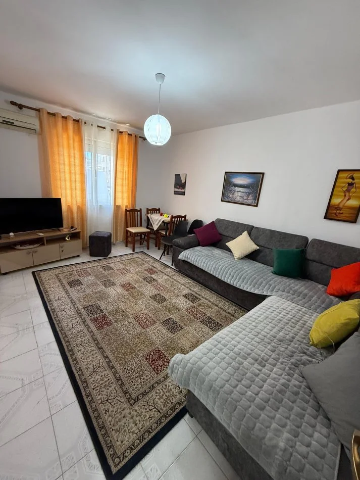 Tirane, jepet me qera 2+1+Aneks+Ballkon Kati 5, 74 m² 450 € (Ish Parku i Autobuzeve)