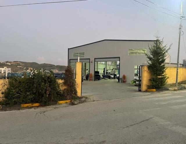 Tirane, jepet me qera ambjent biznesi Kati 0, 390 m² 1.700 Euro (Autostrada Tirane-Durres)