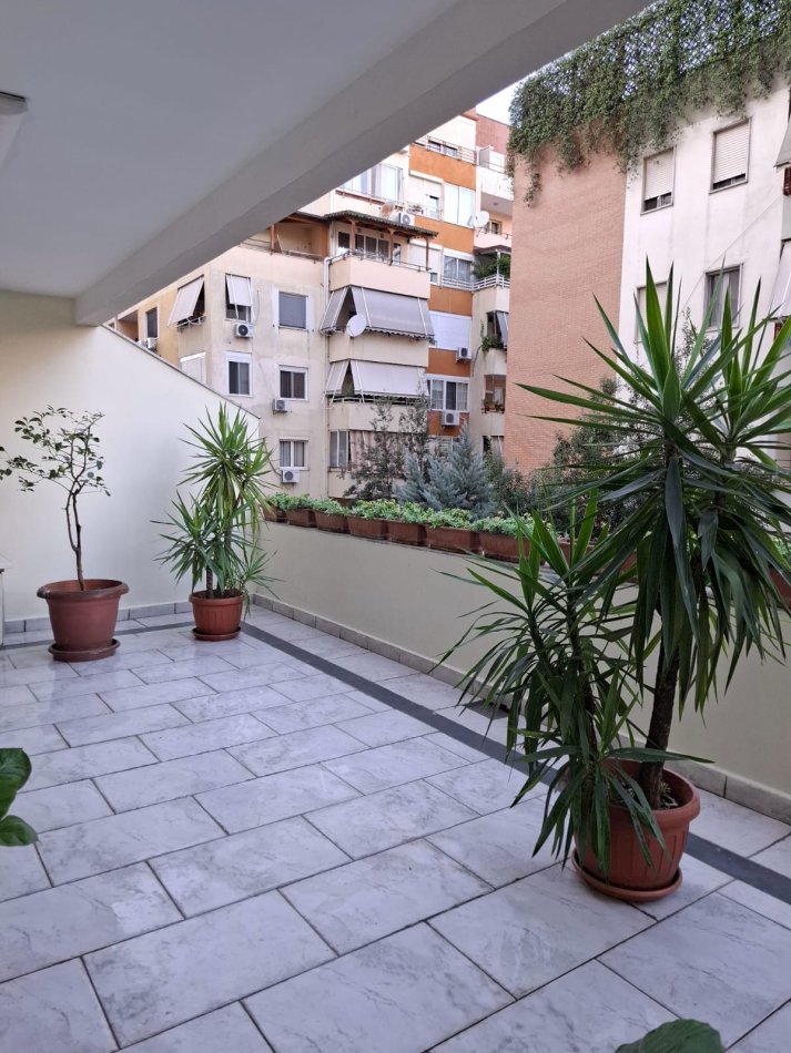 Tirane, jepet me qera apartament 1+1+Ballkon Kati 3, 71 m² 650 € (Kopshti Zoologjik)