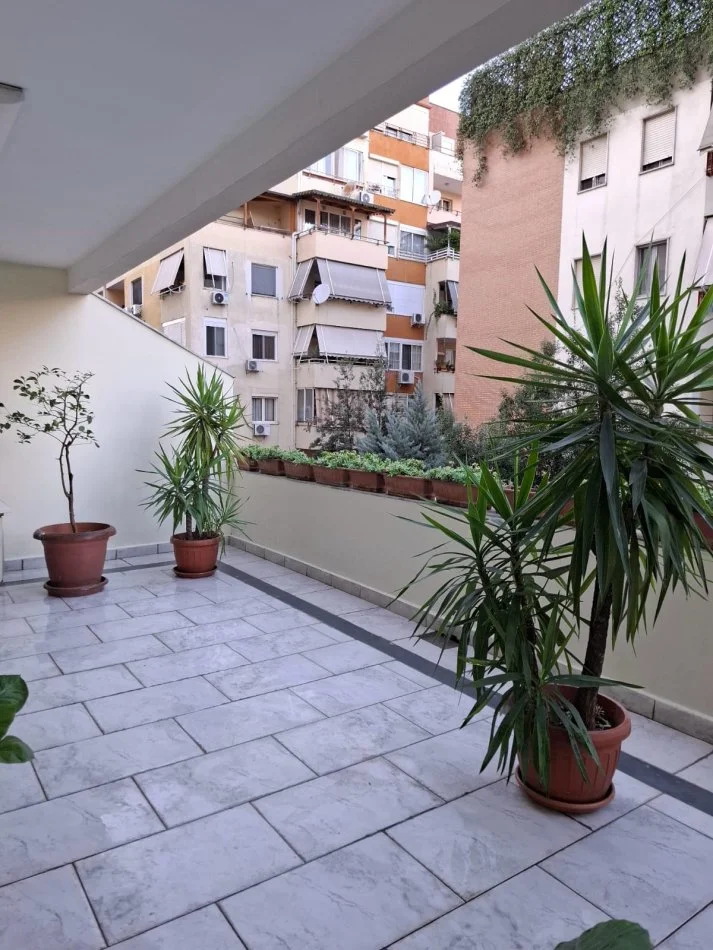 Tirane, jepet me qera apartament 1+1+Ballkon Kati 3, 71 m² 650 € (Kopshti Zoologjik)