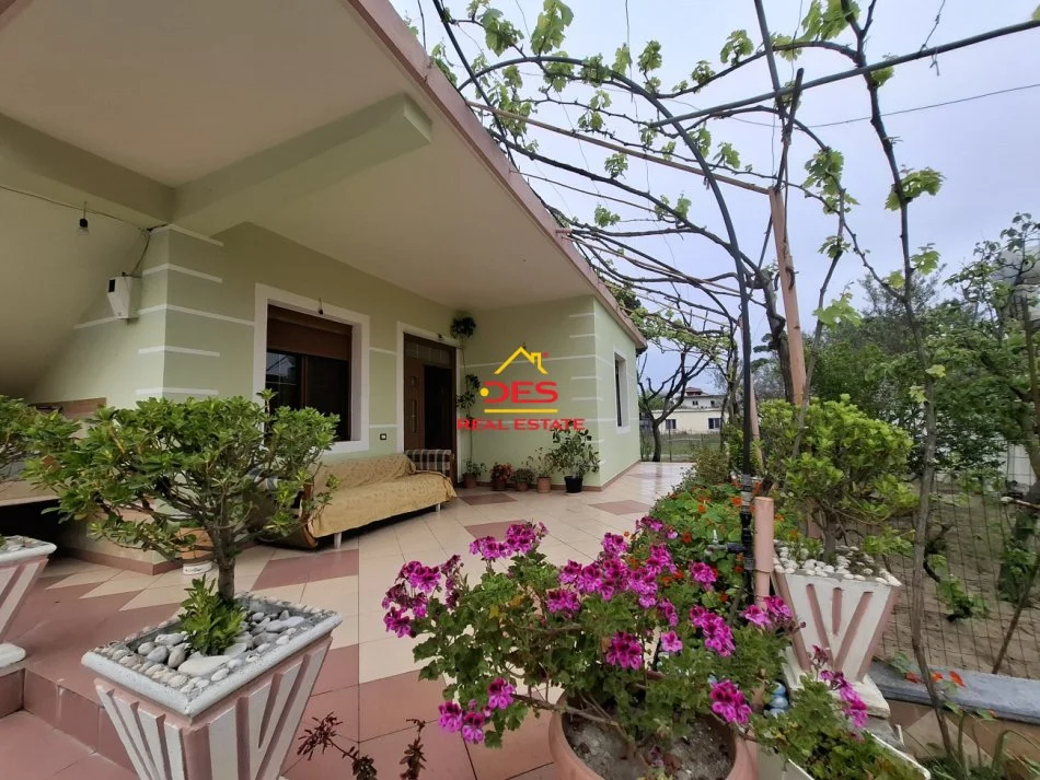 Vlore, jepet me qera shtepi 2+1+Ballkon Kati 0, 89 m² 350 € (Rr Sazani, Vlorë)