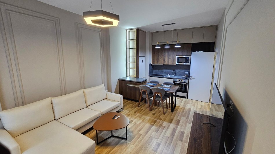 Tirane, jepet me qera apartament 1+1 Kati 5, 65 m² 750 € (21 Square)
