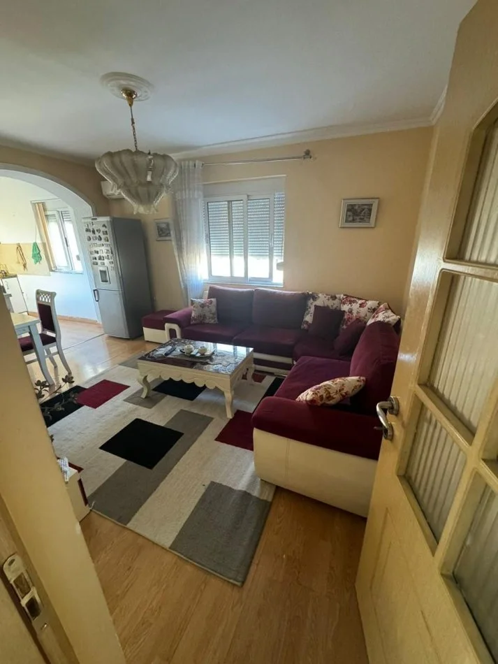 Tirane, jepet me qera apartament 2+1+Ballkon Kati 5, 80 m² 450 € 