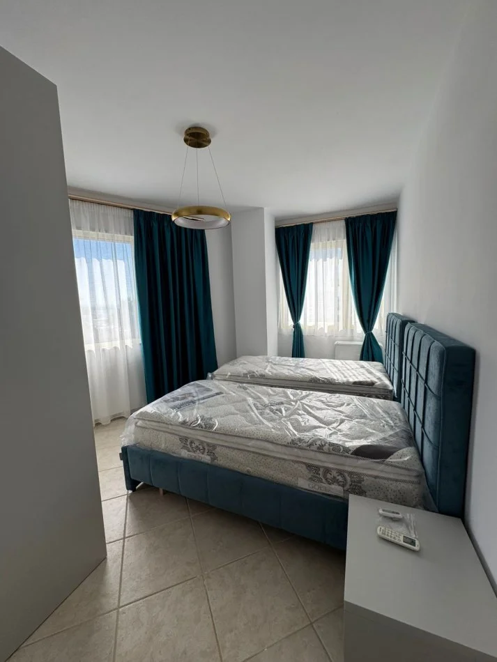Durres, jepet me qera apartament 3+1 Kati 4, 1.000 € (VOLLGA DURRES!)