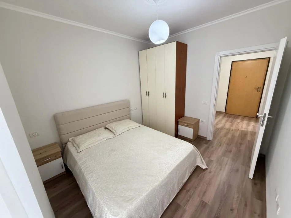 Tirane, jepet me qera apartament 1+1+Ballkon Kati 5, 60 m² 400 € (Misto Mame, Kompleksi Ales)